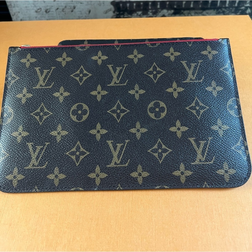 Authentic Louis Vuitton neverfull cloth clutch bag - Picture 2 of 9